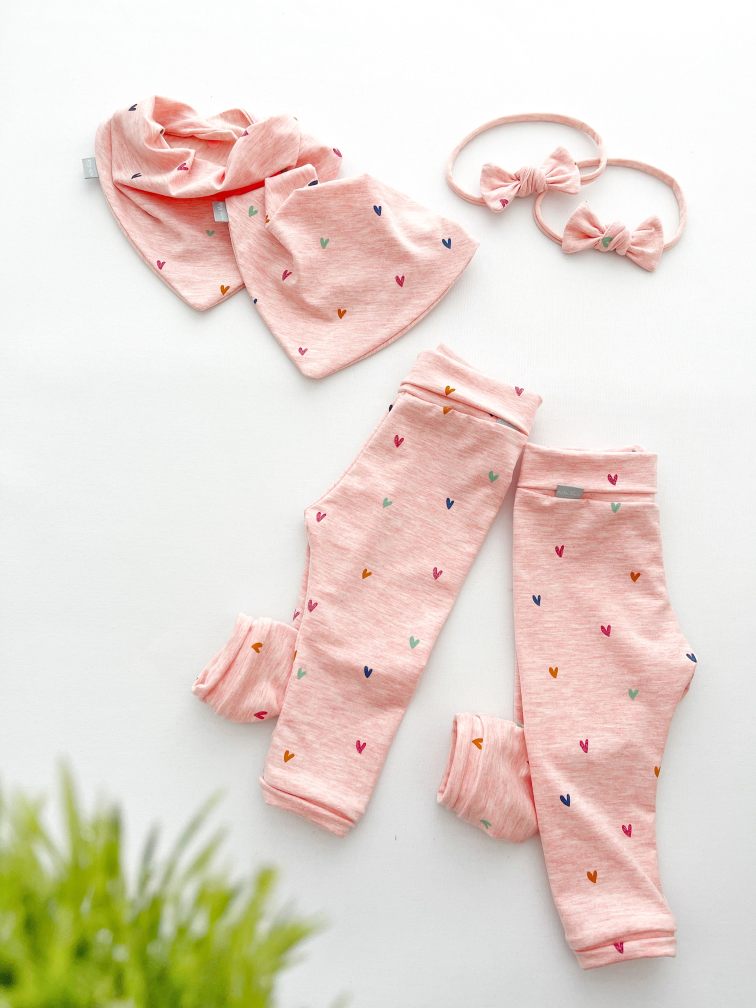 Set dveh trakov za ušesa, "Love", peach - slika 4
