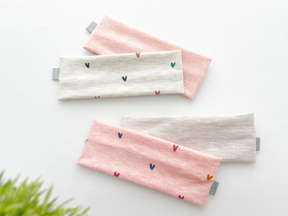 Set dveh trakov za ušesa, "Love", peach - slika 2