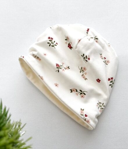 Baggy bučka "Rožice", smetana bela osnova