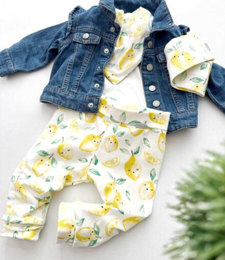 Play & Sleep hlačke "Kjut limonce"